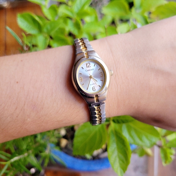 Vintage Timex Carriage Quartz Womens Womans Silver & Gold Dainty Stretch Watch - Picture 1 of 6